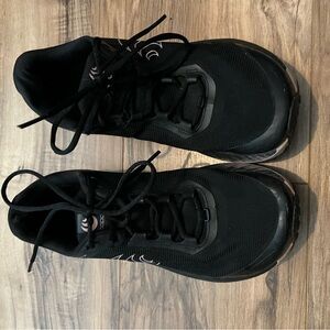 Topo Mtn. Racer 3 Athletic Shoes - pre-loved!